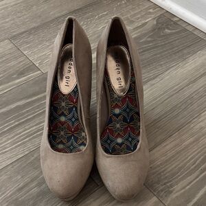 Madden Girl Women's Beige Wedges Size 10